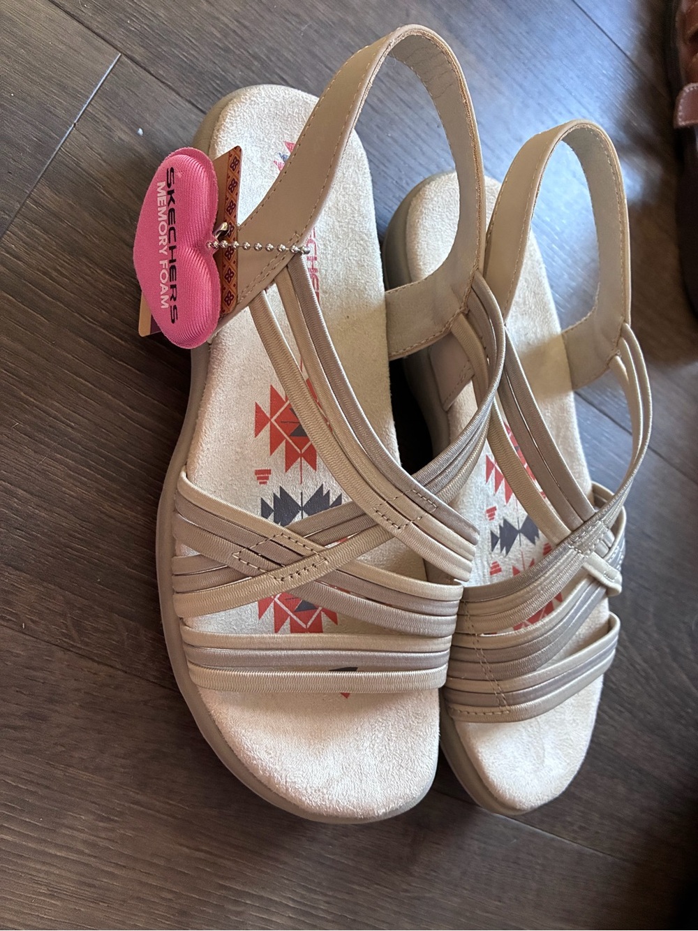 Skechers Reggae Memory Foam Strappy Sandals Beige Women’s Size 7 NWT